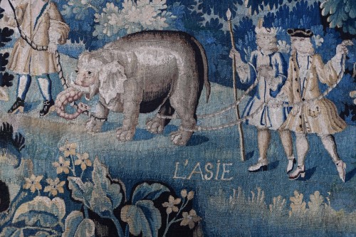 Antiquités - Aubusson Tapestry - The Story Of “the Elephant And The Rope On Its Leg” 