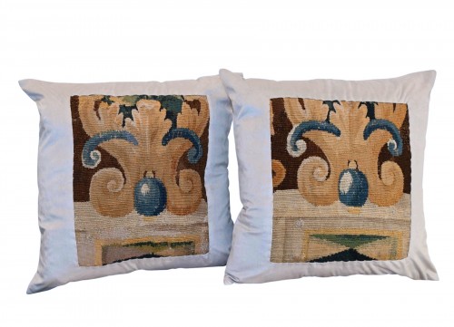 Paire de coussin en tapisserie des Flandres du XVIIe siècle