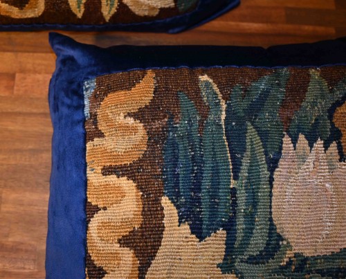 Decorative Objects  - Pair of 17th-century Flemish tapestry cushions
