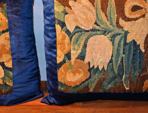 17th century - Pair of 17th-century Flemish tapestry cushions