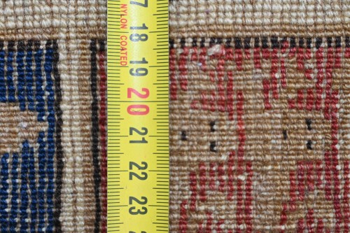 Antiquités - Palace Carpet, British Royal Commission, Woven in the Caucasus