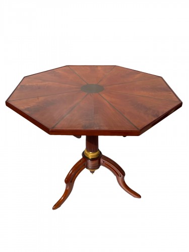 Ocotogonal pedestal table in mahogany, pearwood and ormolu late 18th century