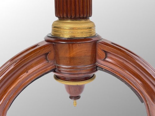 Ocotogonal pedestal table in mahogany, pearwood and ormolu late 18th century - 
