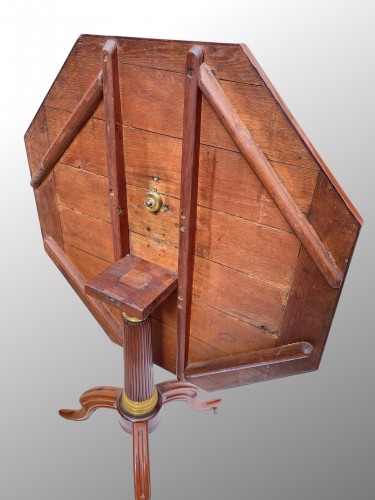 Directoire - Ocotogonal pedestal table in mahogany, pearwood and ormolu late 18th century