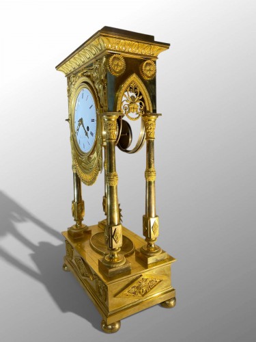 Gilt bronze mantel clock, Empire period - Horology Style Empire