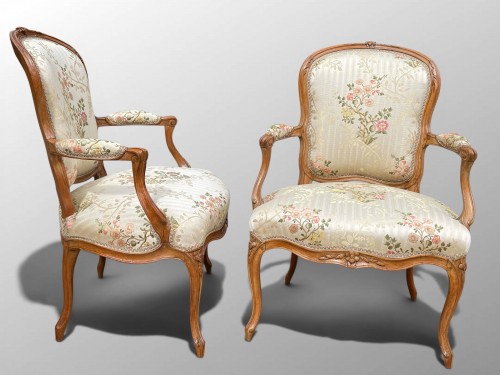 Sièges Fauteuil & Bergère - Paire de fauteuils en cabriolet d'époque Louis XV estampillés Pierre Remy