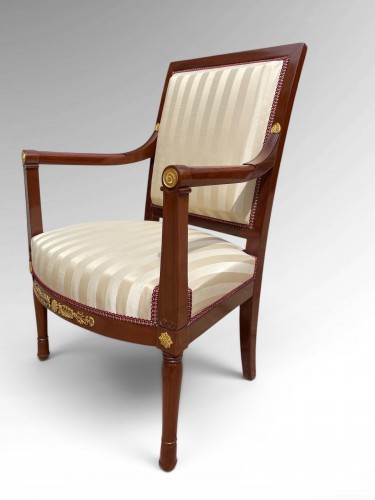 Suite de quatre fauteuils en acajou époque Consulat - Sièges Style Empire
