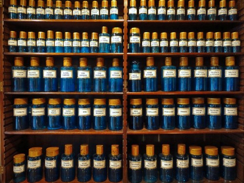 Collection de flacons de pharmacie fin XIXe siècle