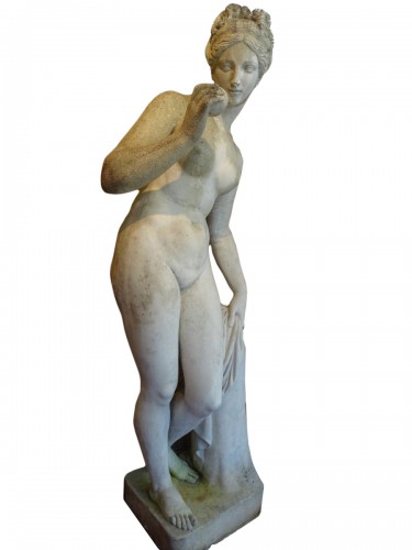 Vénus Victrix ou Vénus à la pomme, statue en pierre reconstituée