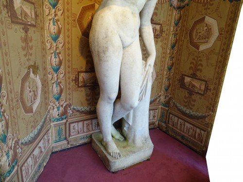  - Vénus Victrix ou Vénus à la pomme, statue en pierre reconstituée