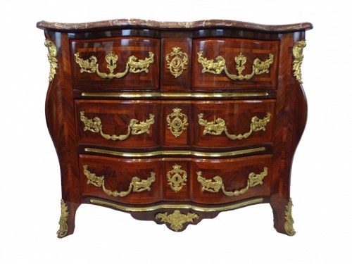 Commode en arbalète fin de l'époque Régence