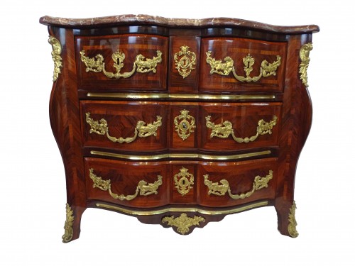 Mobilier Commode - Commode en arbalète fin de l'époque Régence