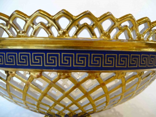 Porcelain & Faience  - Fruit bowl in the shape of a navette