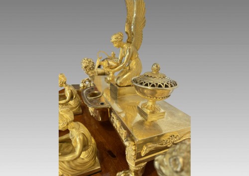 XIXe siècle - Encrier & Grand nécessaire de bureau en bronze doré et acajou - Début du XIXe siècle