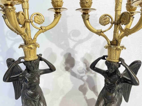 Luminaires Bougeoirs et Chandeliers - Paire de candélabres époque 1er Empire bronze doré et patiné marbre rouge griotte
