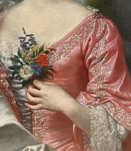 Louis Tocqué (1696-1772)- Attribué- Portrait d'une dame au bouquet d'œillets - Tableaux et dessins Style Louis XV