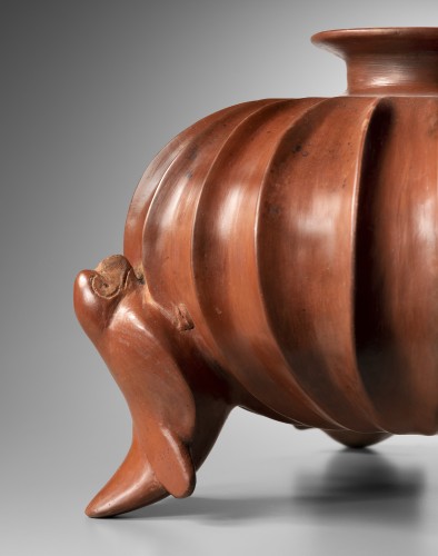 A  pumpkin-shaped tripod ceremonial vase - Comala - Ancient Art Style 
