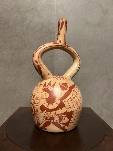 Ancient Art  - Ceremonial bottle with stirrup neck handle, fineline style, depicting two r