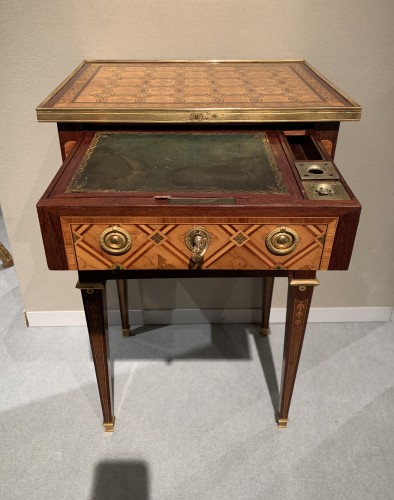 Petite table d’époque Louis XVI estampillée Dester - Galerie Bordet