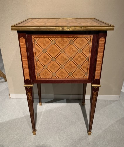 XVIIIe siècle - Petite table d’époque Louis XVI estampillée Dester