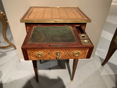 Antiquités - Petite table d’époque Louis XVI estampillée Dester