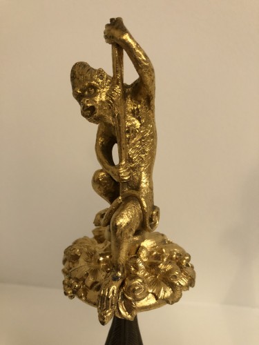 XIXe siècle - Paire de singes en bronze Restauration