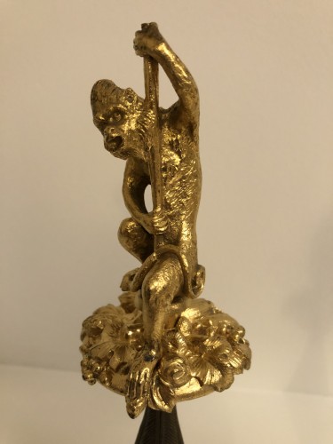 XIXe siècle - Paire de singes en bronze d'époque Restauration