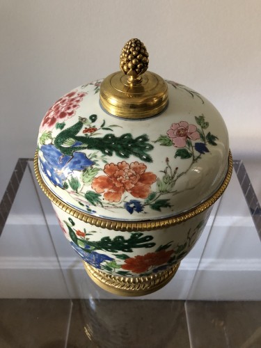 Objet de décoration Cassolettes, coupe et vase - Vase couvert au paon
