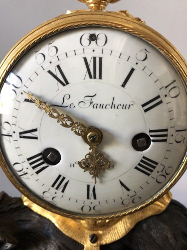 Pendule au sanglier d'époque Louis XVI - Horlogerie Style Louis XVI