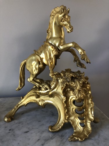 Paire de chenets aux chevaux d’époque Louis XV - Objet de décoration Style Louis XV