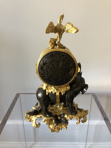 Antiquités - Pendule à l’éléphant d’époque Louis XV
