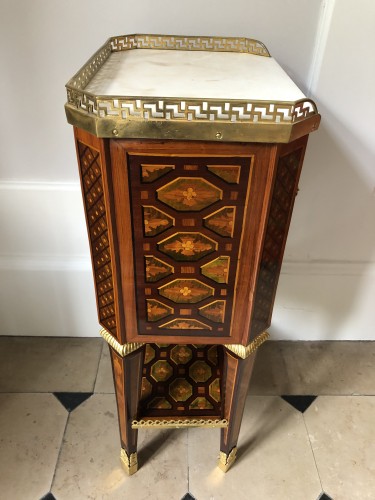 Mobilier Table & Guéridon - Petite table Louis XVI attribuée à Carlin