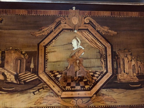 XVIIIe siècle - Petite table Louis XVI estampillée Schlichtig