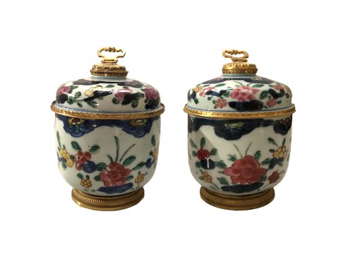 Pair of covered pots from the Kangxi period