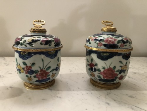 17th century - Pair of covered pots from the Kangxi period