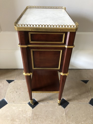 Petite table Louis XVI estampillée Riesener - Galerie Bordet