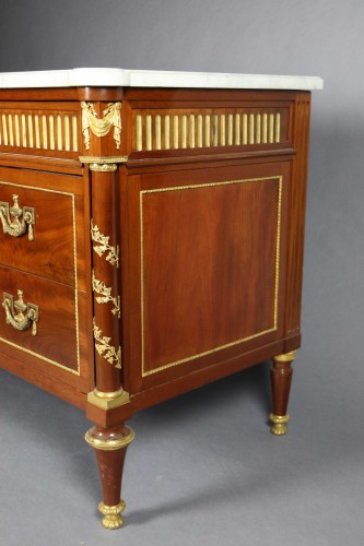 Mobilier  - Grande commode d'époque Louis XVI estampillée Joseph FEURSTEIN