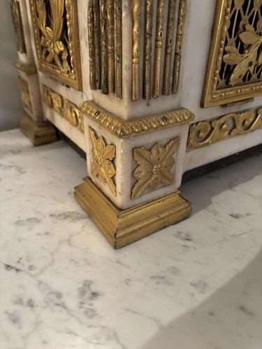 Objet de décoration  - Boîte à musique formant Jardinière d'époque Louis XVI