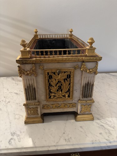 XVIIIe siècle - Boîte à musique formant Jardinière d'époque Louis XVI