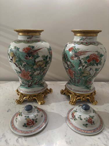 Paire de grandes potiches couvertes famille verte d'époque Kangxi - Galerie Bordet