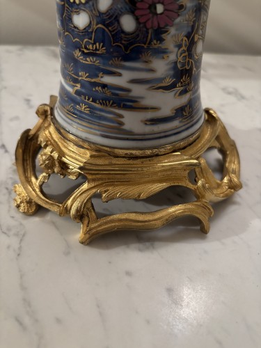 Céramiques, Porcelaines  - Paire de vases cornets d'époque Qianlong