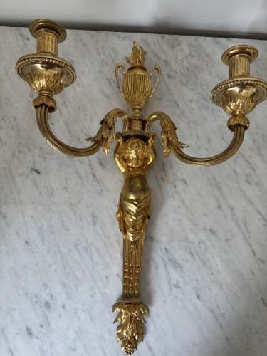 Paire d'Appliques au putto d'époque Louis XVI - Luminaires Style Louis XVI