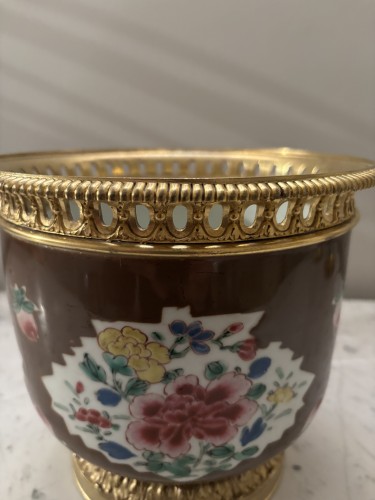 Decorative Objects  - Kangxi Period Chinese Porcelain Cache-pot