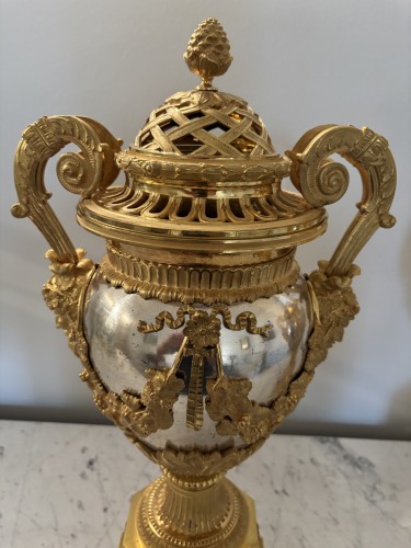 Pair Of Louis XVI Period Bronze Vases Attributed To François Rémond (1747-1 - 