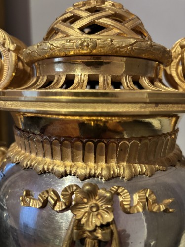 Antiquités - Pair Of Louis XVI Period Bronze Vases Attributed To François Rémond (1747-1