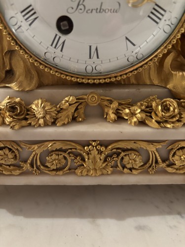 Horlogerie Pendule - Pendule en bronze doré d’époque louis XVI signée Ferdinand BERTHOUD