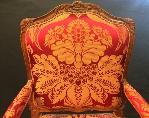 Large French Regence period walnut armchair - Seating Style French Regence