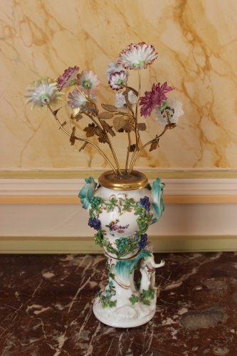 Antiquités - Paire de vases piques fleurs en porcelaine de Meissen