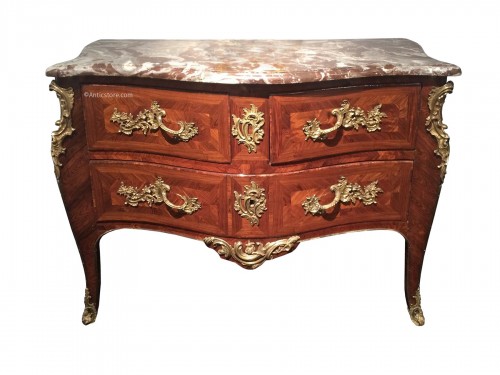 Regence chest of drawers