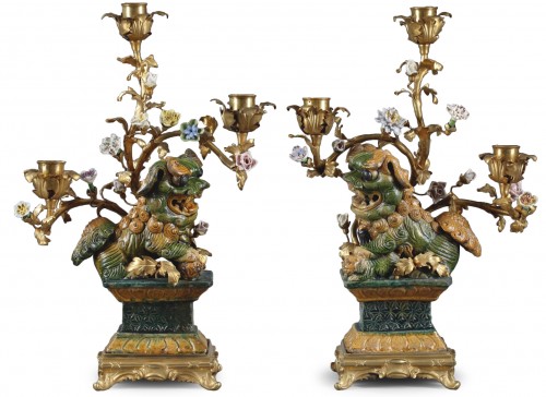 Paire de candélabres aux chiens de Fô